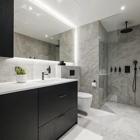 Hilltop - Luxurious Sea View